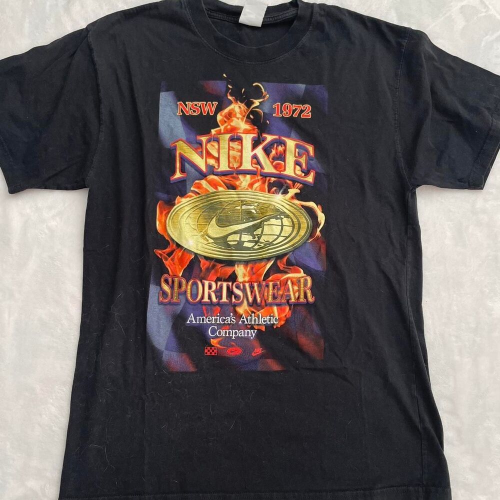 Nike Graphic Tee Men's S Flame Athletic Casual Loungewear Every Day Sportswear